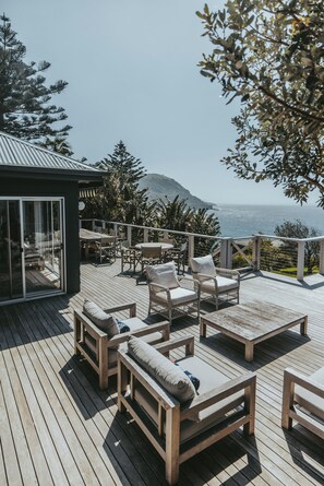 Terrace/patio - Cliffside - Luxury Oceanfront in Stanwell Park with fireplace, pool and 360 degree views (Stanwell Park)