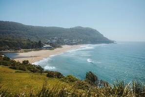 On the beach - Cliffside - Luxury Oceanfront in Stanwell Park with fireplace, pool and 360 degree views (Stanwell Park)