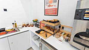 Breakfast area - easyHotel Madrid Alcala (Madrid)
