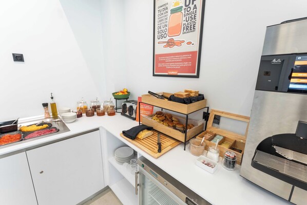 Daily continental breakfast for a fee - easyHotel Madrid Alcala (Madrid)