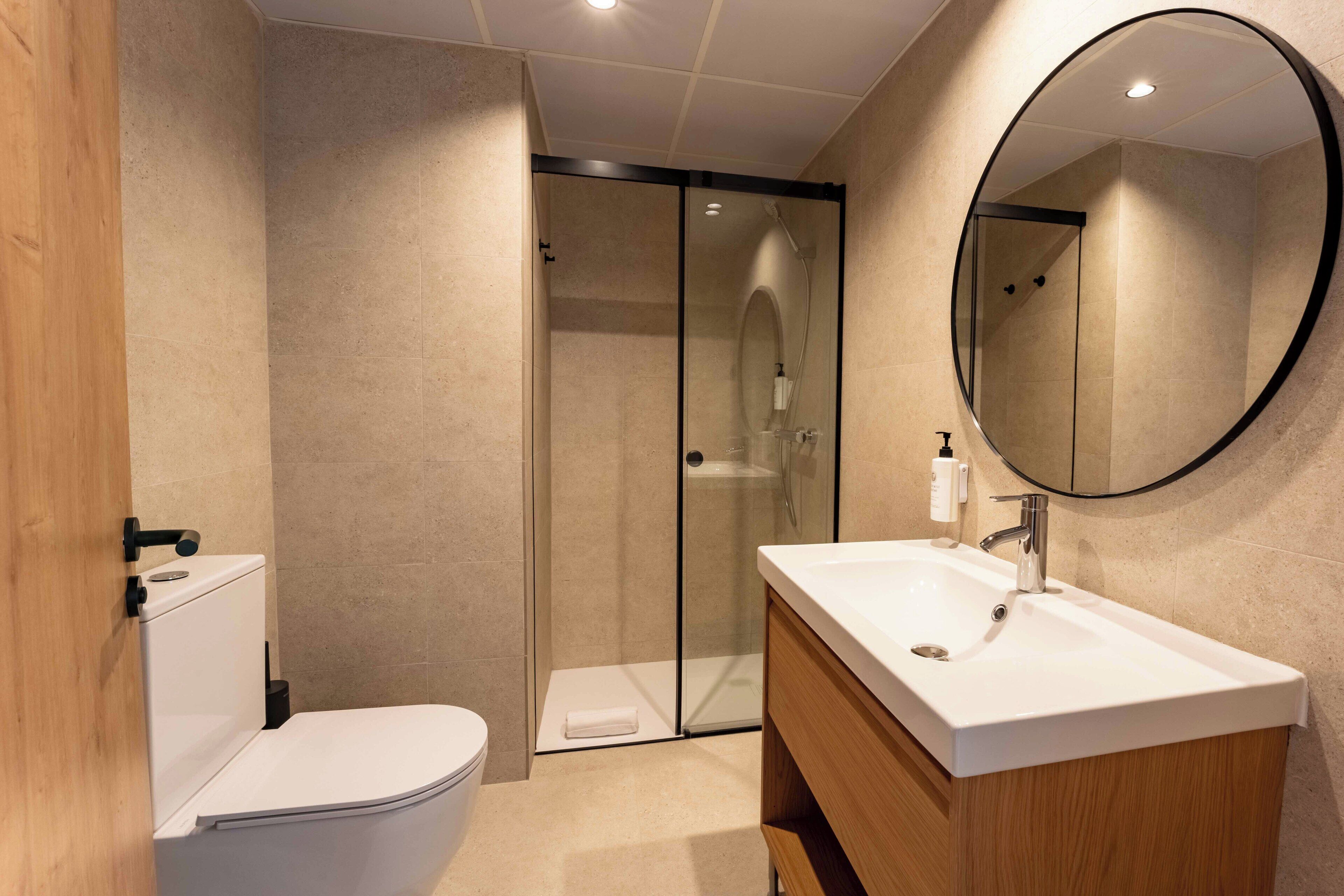 Standard Triple Room | Bathroom | Shower, towels, soap, toilet paper