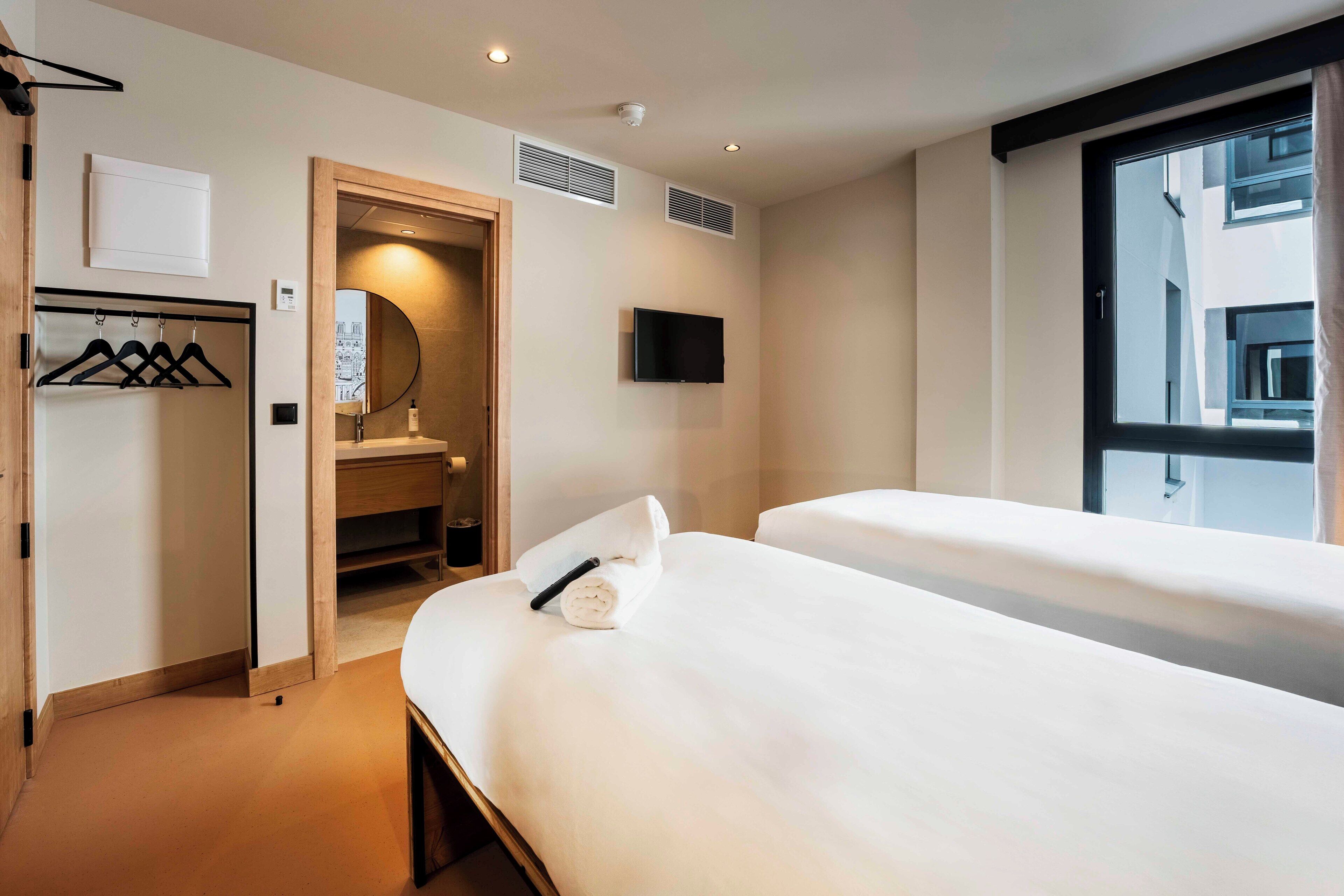 Standard Twin Room | Laptop workspace, soundproofing, free WiFi