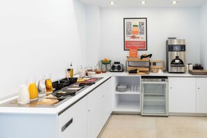 Daily continental breakfast (EUR 8.50 per person)