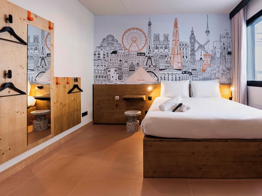 Double Room (Accessible) | Laptop workspace, soundproofing, free WiFi