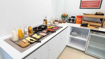 Se ofrece un desayuno continental (8.50 EUR por persona)