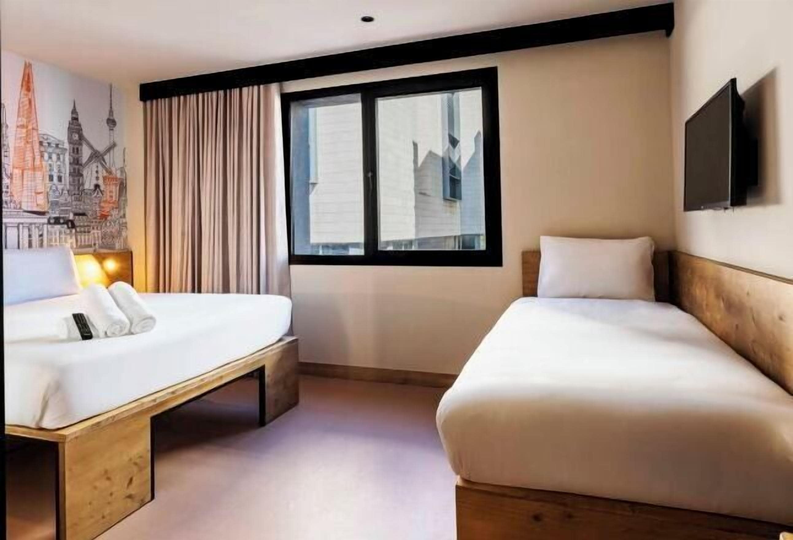 Laptop workspace, free WiFi