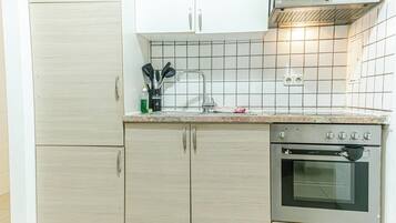 Perushuoneisto | Yksityinen keittiö | Jääkaappi, mikroaaltouuni, uuni, liesi