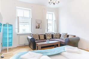 Basic Apartment - Simple 2 Bedroom Apartment with WiFi (Vienna)