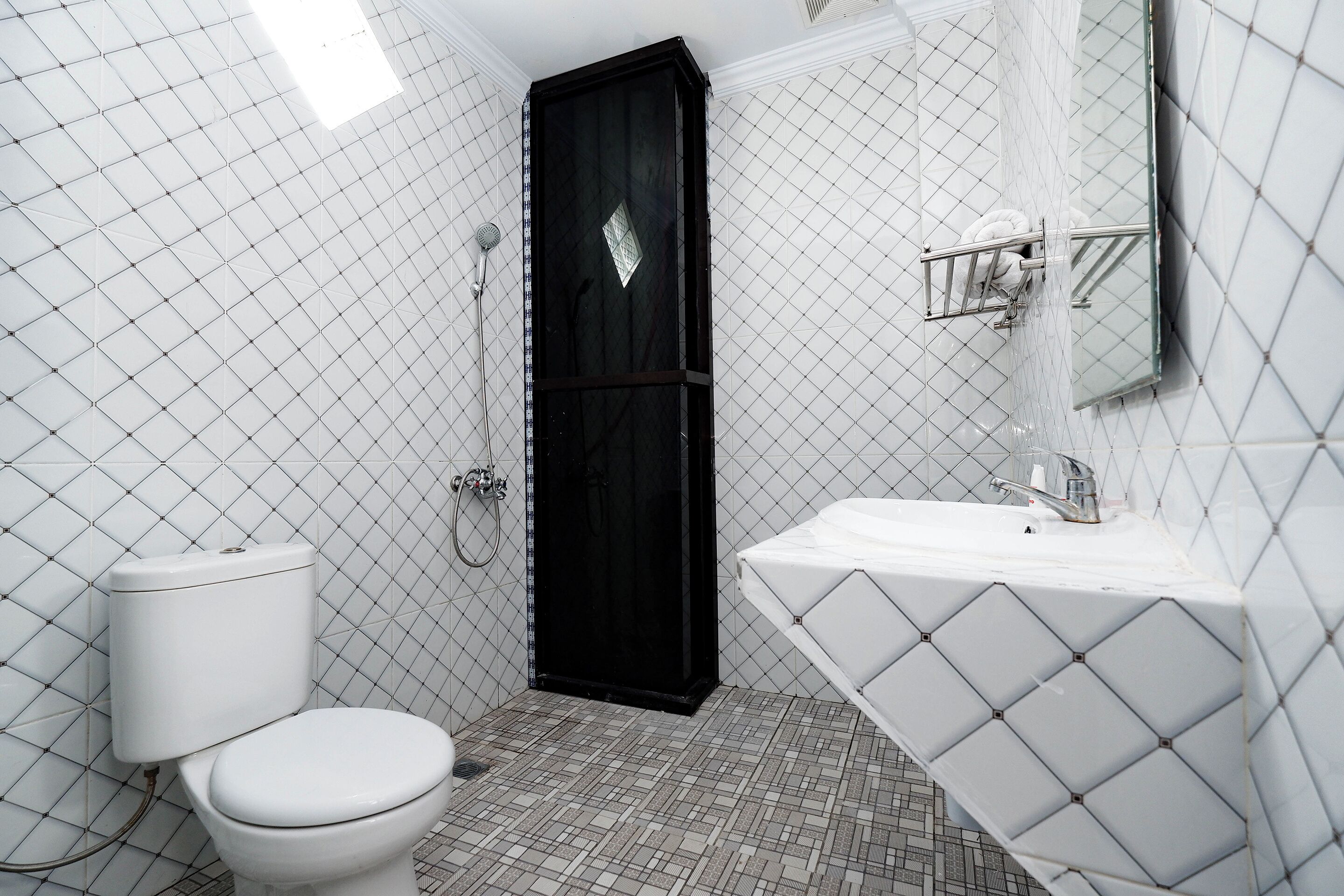 Standard Double Room | Bathroom | Shower