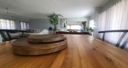 Charming 3 Bedroom Guesthouse - 2300