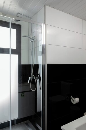 Shower, hair dryer, towels, toilet paper - Angel's Sunset Studio (Estreito da Calheta)
