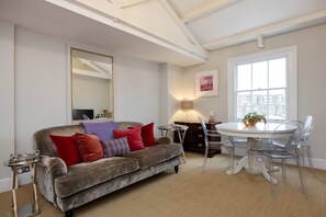 TV - Cranley Place, by Veeve (London)