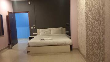 Deluxe Room | Select Comfort beds, desk, laptop workspace, iron/ironing board