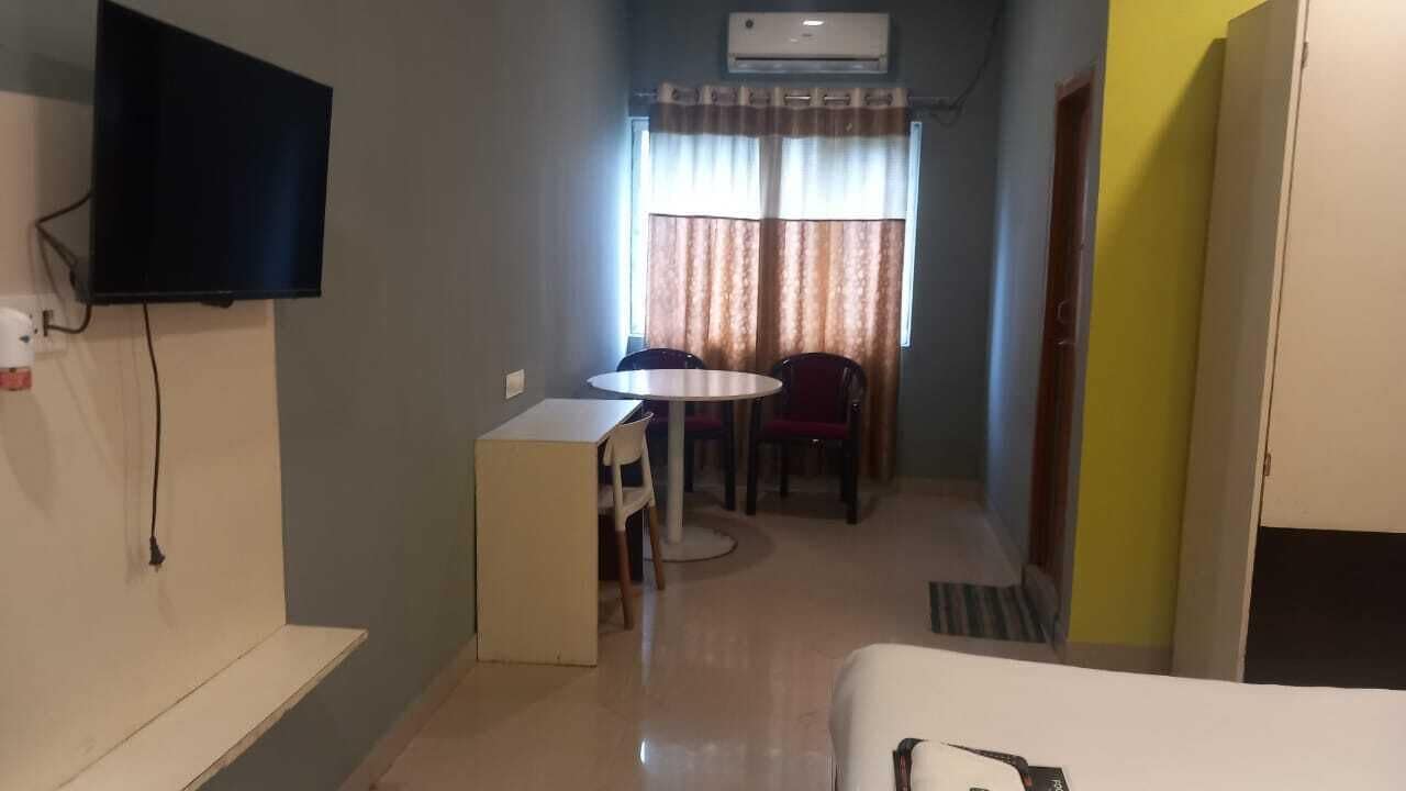 Habitació estàndard, balcó, vistes a la ciutat | Matalassos de la marca Select Comfort i escriptori 