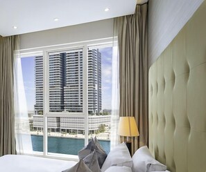 Internet - LUX The Voleo Canal View Suite (Dubai)