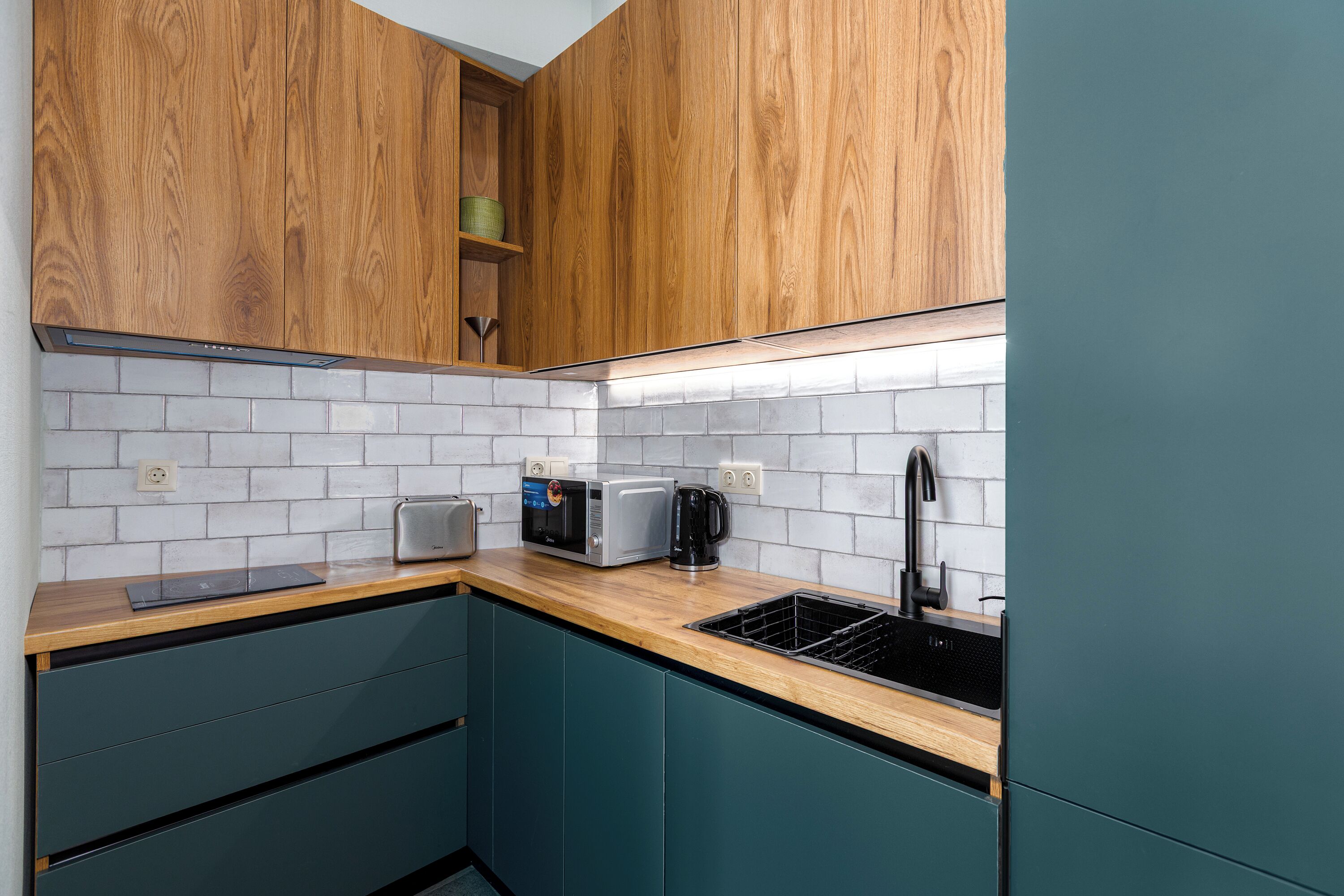 Fridge, microwave, stovetop, electric kettle