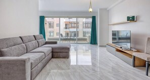 TV - Seaside Glow: Qawra 3BR home close from the beach (St. Paul`s Bay)