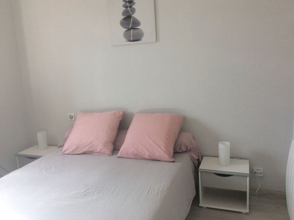 2 bedrooms, iron/ironing board, free WiFi