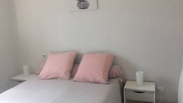 2 bedrooms, iron/ironing board, free WiFi