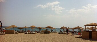 Villa St Cyprien Plage, close to the sea, well equipped, swimming pool. Ideal for families!