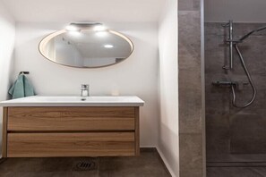 Shower, hair dryer - Apartments Odin - Studio Apartment - 1 (Dubrovnik)