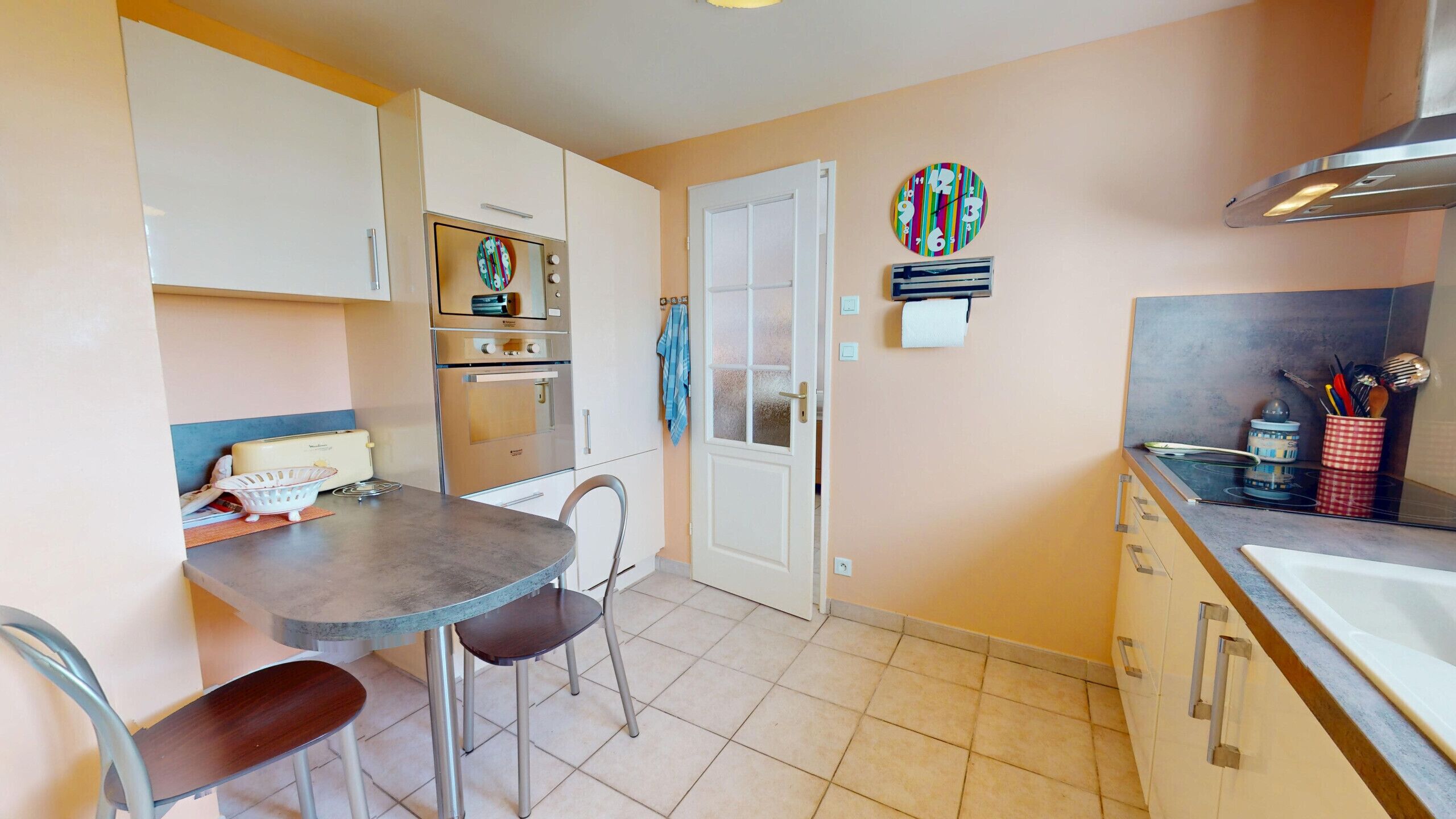 Réfrigérateur, micro-ondes, four, lave-vaisselle