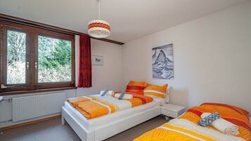 1 bedroom, iron/ironing board, travel crib, WiFi