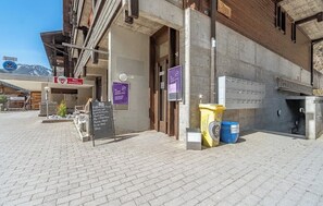 A building with a sign for 'Birk Arnalding' and a signboard with information.