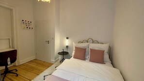 Classic Single Room, Courtyard View | Desk, free WiFi, bed sheets - STACEY Downtown (Hamburg)