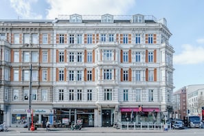 Vista frontal de la propiedad