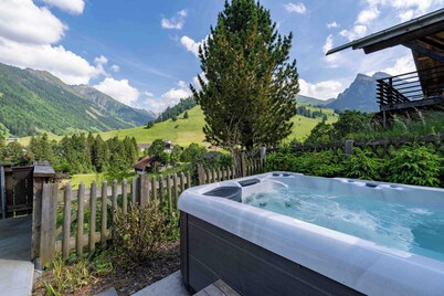 Hot Tub Chalet | Near Gondola + Nature + Spiez