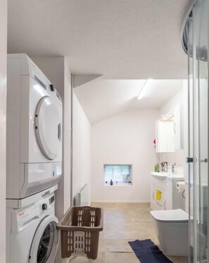 淋浴设施、吹风机、毛巾