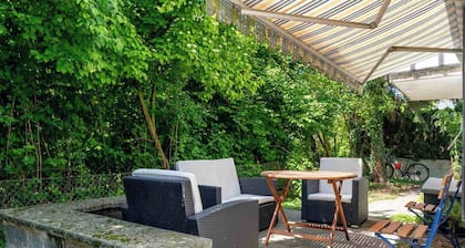 Private Room near Airport | Garden | Late Check-out