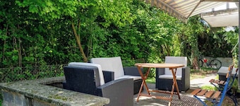 Private Room near Airport | Garden | Late Check-out