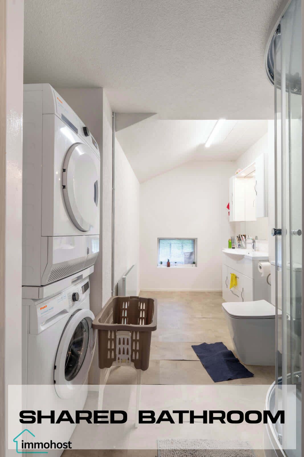 Dusj, hårføner og håndklær