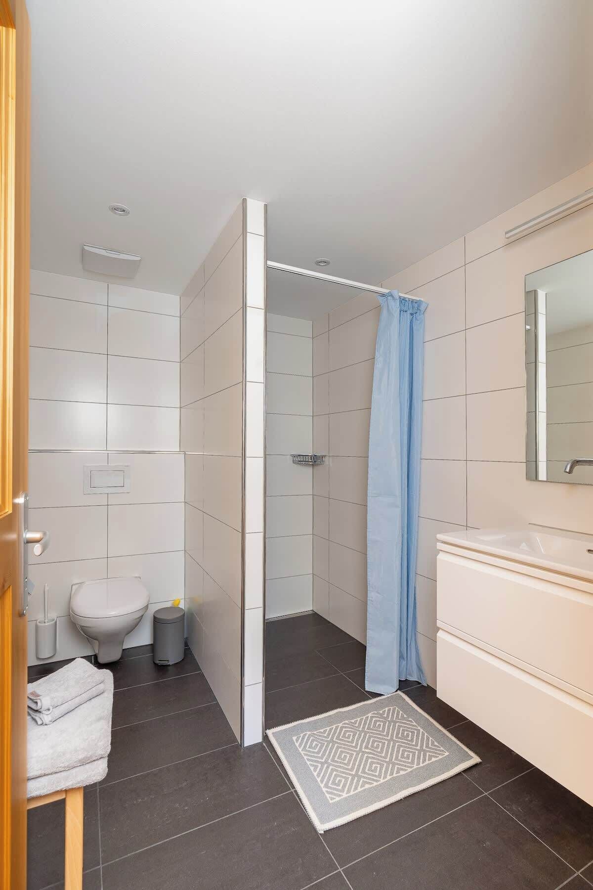 Shower, free toiletries, hair dryer, towels
