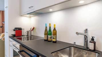 Fridge, microwave, stovetop, dishwasher