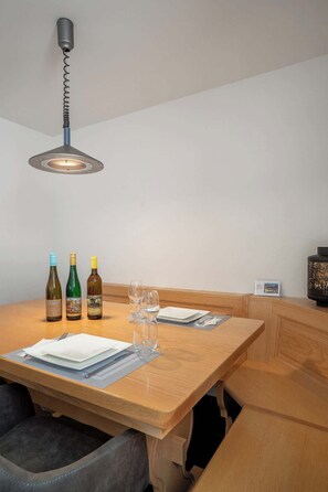 Dining - Mountain View Studio Adelboden Next to Gondola & Spa (Adelboden)