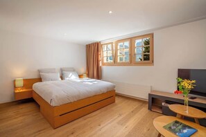 1 bedroom, desk, travel crib, WiFi - Mountain View Studio Adelboden|Gondola & Spa (Adelboden)