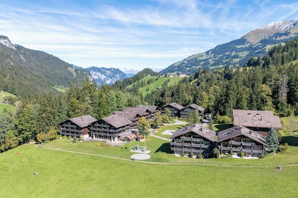 Ferienzentrum surrounded by mountains and green nature