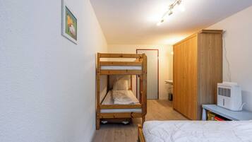Iron/ironing board, travel cot, WiFi, bed sheets
