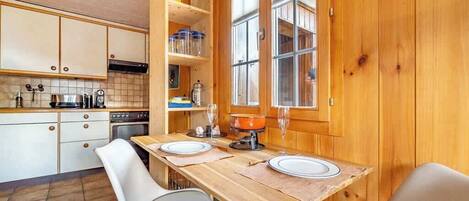 Refrigerador, horno, placa de cocina, cafetera/tetera