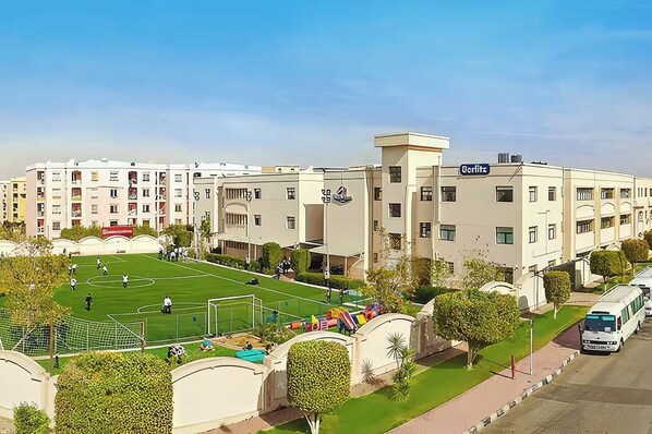 المنشأة من الخارج