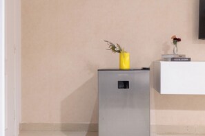 ثلاجة صغيرة