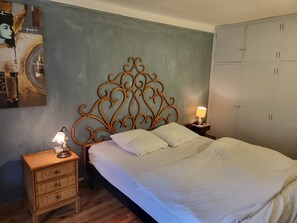 3 bedrooms, iron/ironing board, bed sheets - A small hamlet in the heart of nature (Brusque)