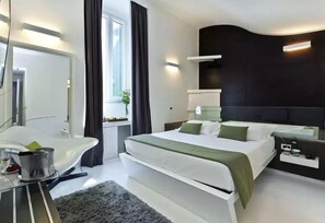 Executive Double Room, 1 Queen Bed, City View | In-room safe, iron/ironing board, free WiFi - Navona to Stay (Rome)