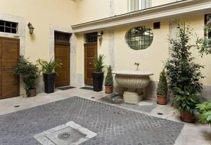 Habitación doble estándar, vista al patio | Vista al patio