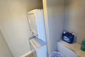 Laundry room - Xlnc Exotic home 2 by sdstay (La Presa)