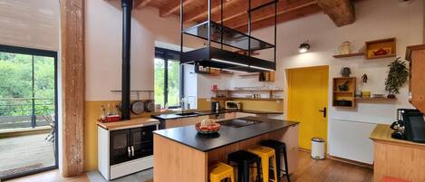 雪櫃、微波爐、洗碗機