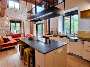 Réfrigérateur, micro-ondes, lave-vaisselle